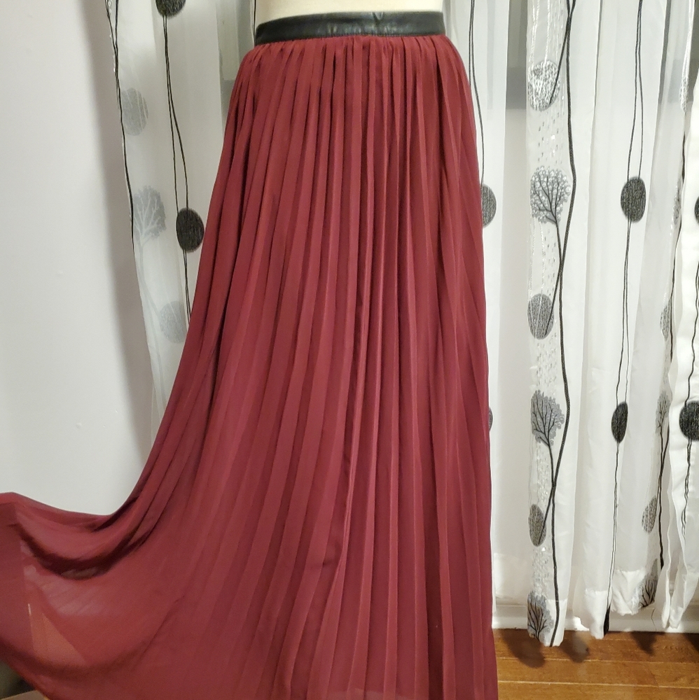 Abercrombie & Fitch Plated women flare skirt in xs small